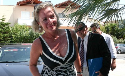 Θράσος με... μπαλωμένα ρούχα!