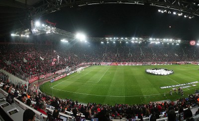 Παίρνει θέση στην κερκίδα!