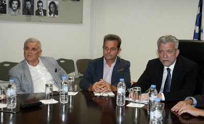 Ούτε τα προσχήματα!