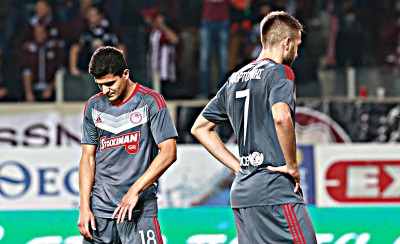 Κατεβασμένα κεφάλια; Τώρα;