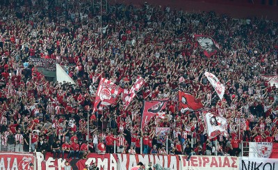 Ομάδα και κόσμος ενωμένοι!