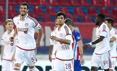 Την ομάδα μας και αυτοί το μεροκάματό τους…