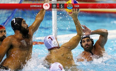 Και η πισίνα είναι βαθιά!