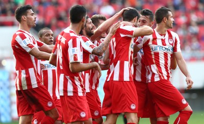 Μοίρασε 5άρες (photos, videos)