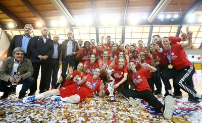 Διευρύνει την παντοκρατορία του