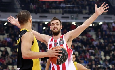 Περιμένοντας τον Μάντζαρη