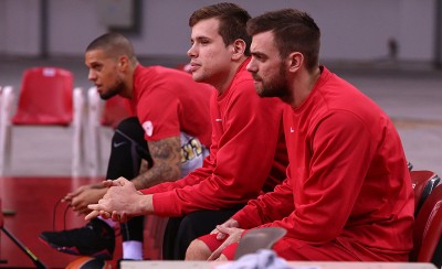 Εκτός 12άδας ο Μάντζαρης