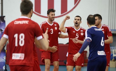 Θέλει να διευρύνει το απόλυτο