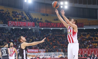 Παραμένει ψηλά ο Θρύλος (photo)