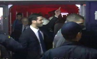 Ξεφτίλες! Χειρονομία του συνεργάτη του Πασκουάλ! (video)