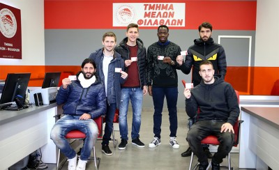 Μέλη του Θρύλου και οι ποδοσφαιριστές! (photos, video)