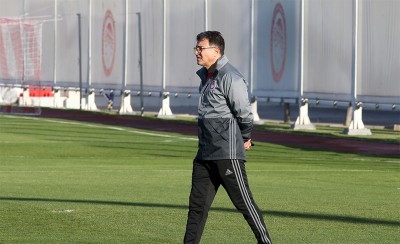 Με τα μούτρα στη δουλειά για το νταμπλ