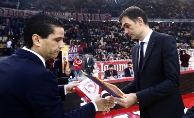 Ποιοι... βλέπουν Ολυμπιακό!