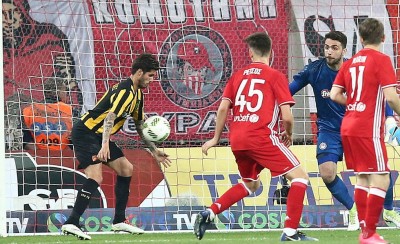 Με το χέρι πήρε την μπάλα ο Ροντρίγκεζ!