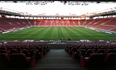 Ανανεώνεται το χαλί στο Ναό (photo)