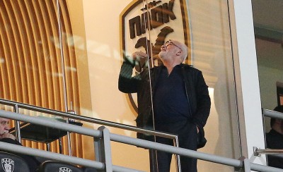 Τι γίνεται, ρε παιδιά; Όλοι βολεμένοι;