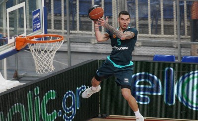 Ξεκατίνιασμα Τζέιμς με οπαδό του ΠΑΟ, μέρος δεύτερο!