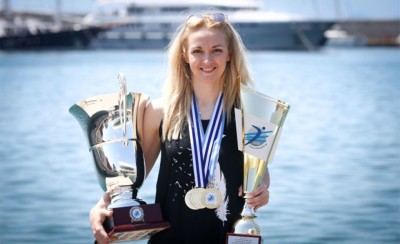 Ανανέωσε και η Κονόμη!