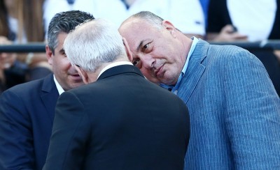 Φόρεσε τα... καλά του!