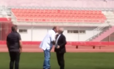 Αγκαλίτσες και φιλάκια... (video)