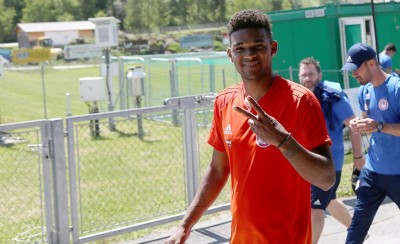 Εκτός οι τρεις...