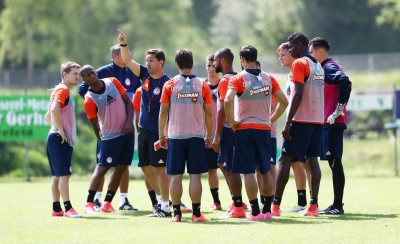 Επιστρέφει και αποφασίζει