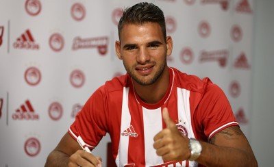 Και επίσημα στα ερυθρόλευκα ο Ταχτσίδης!