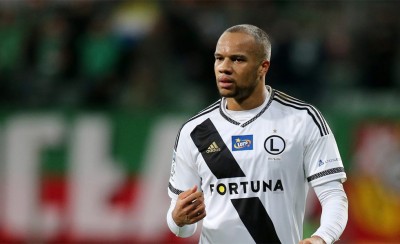 Η δουλειά του Οφόε με... φόντο τον Ολυμπιακό (photo)