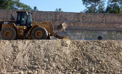 Πρώτα τους βαράνε και μετά ζητούν συγνώμη για την φασαρία...