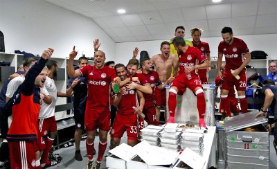 Το γιόρτασαν στα αποδυτήρια! (photos)