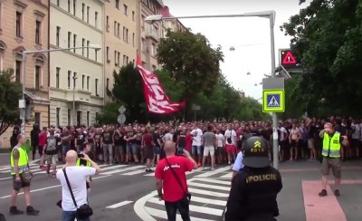 Μοναδικό βίντεο! Η πορεία των Delije στην Πράγα!