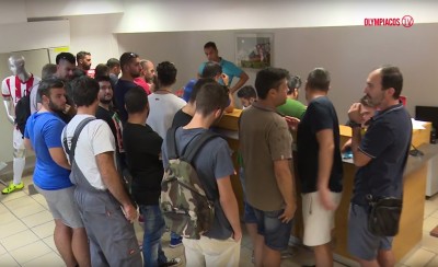 Παίρνω θέση στην κερκίδα... (video)