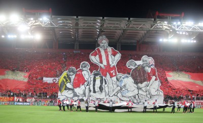 Μόνο ο κόσμος σου δεν λυγά ποτέ...