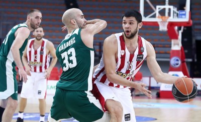 Στα αποδυτήρια ο Παπανικολάου!