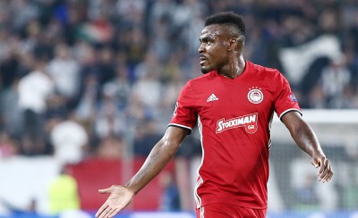 Στενό... μαρκάρισμα σε Εμενίκε! (photo)