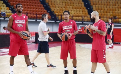 Στραμπούληξαν τη... γλώσσα τους στο μπάσκετ!