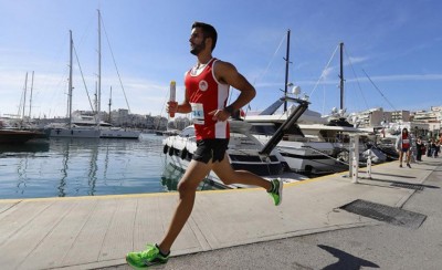 Η σκυτάλη στον Πειραιά...