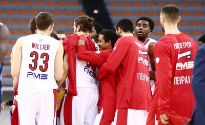 Εορταστικό κλίμα στα αποδυτήρια (video)