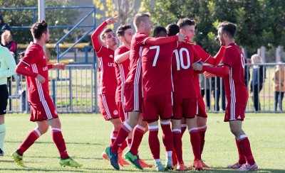 Αντεπίθεση διαρκείας (και) από τους Νέους!