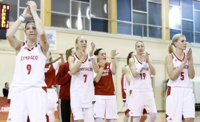 Οι νταμπλούχες λένε τα κάλαντα (video)