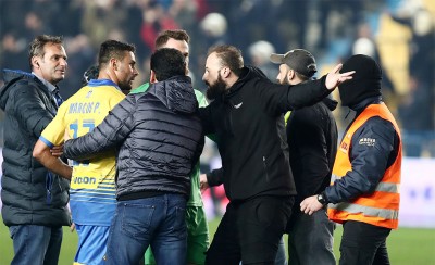 Μπήκε μέσα ο κόσμος στο Αγρίνιο! 