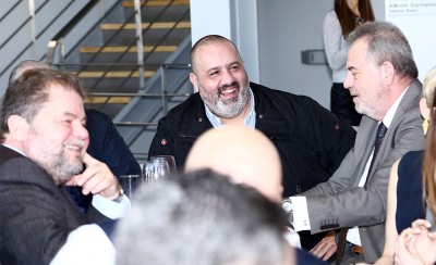 Γελάνε με... Μολέδο!