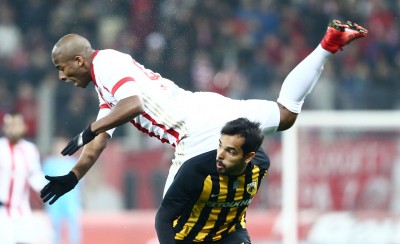 Πετάει τις ευκαιρίες...