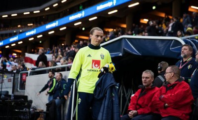 Τους κάνει πλάκα και με... Χουλτ!