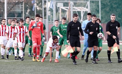 Είναι να γελάει κανείς...