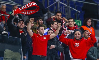Με τον κόσμο στο πλευρό του!