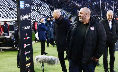 Τους ξεμπροστιάζει ξανά! 