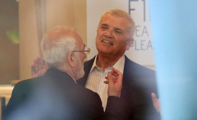 Βγαίνουν τα... όπλα από τους