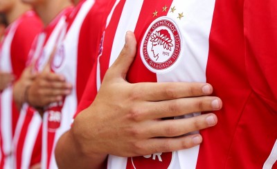 Η ΠΑΕ Ολυμπιακός δίπλα στον κόουτς