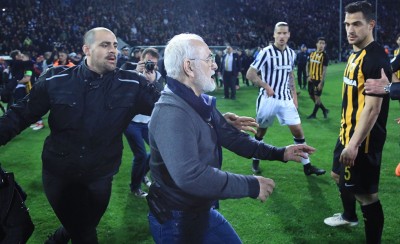 Μπαίνει ο άλλος με το όπλο και ασχολούνται πάλι με τον Ολυμπιακό!